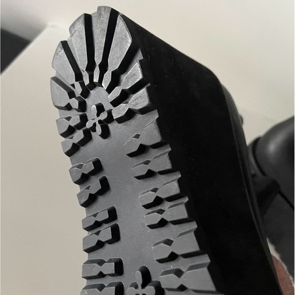 UNIF Daria 
•Black Platform
•Ankle Boots 
•Size 9
•100% leather upper
•zippers - Picture 7 of 11